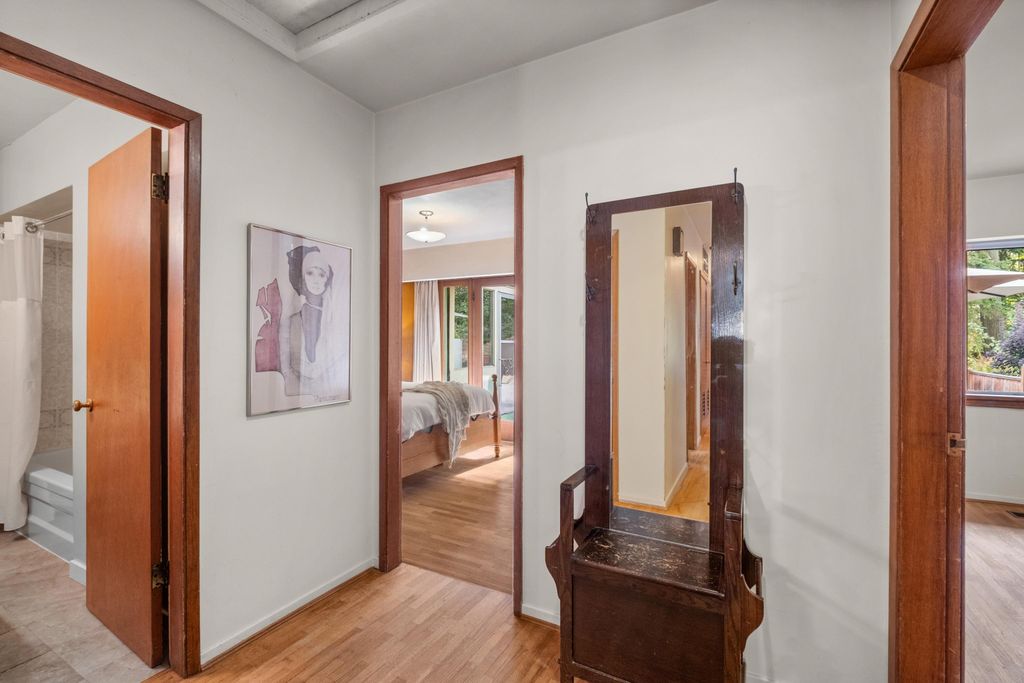 listing image 1106397619337809025