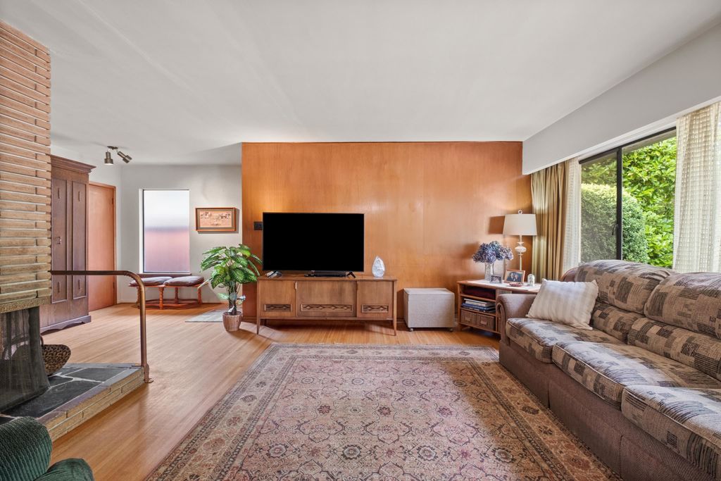 listing image 1102602556557351299