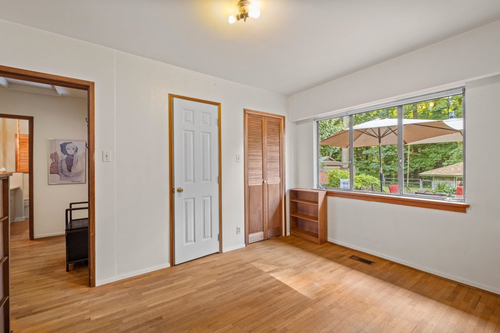 listing image 1104564576897281889