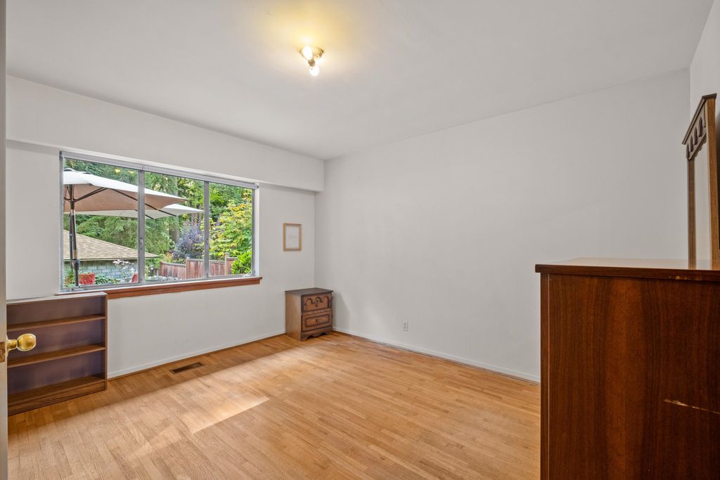 listing image 1100437147323628369