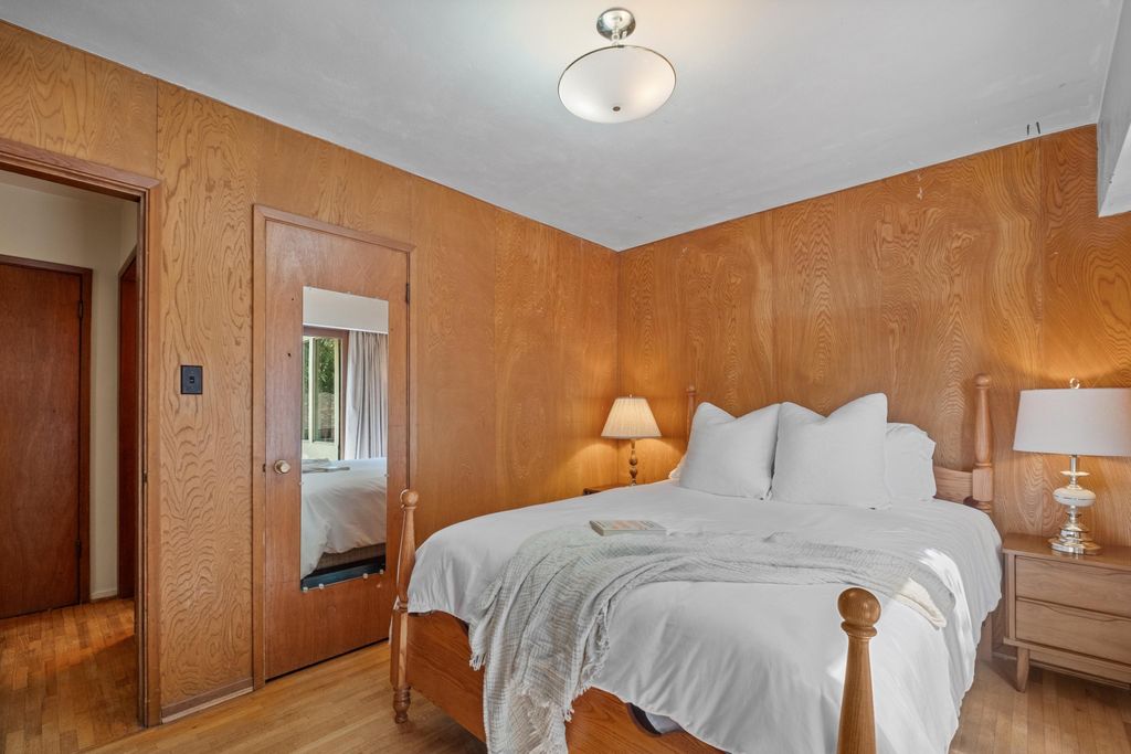 listing image 1107031159209145487