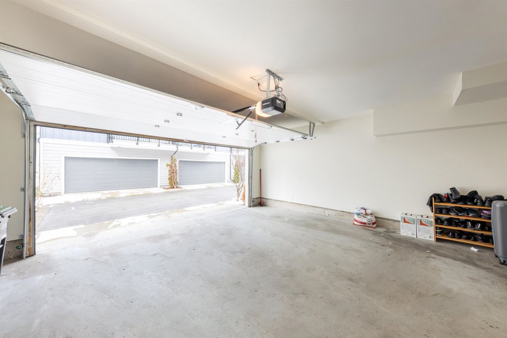 listing image 1100541393524456058
