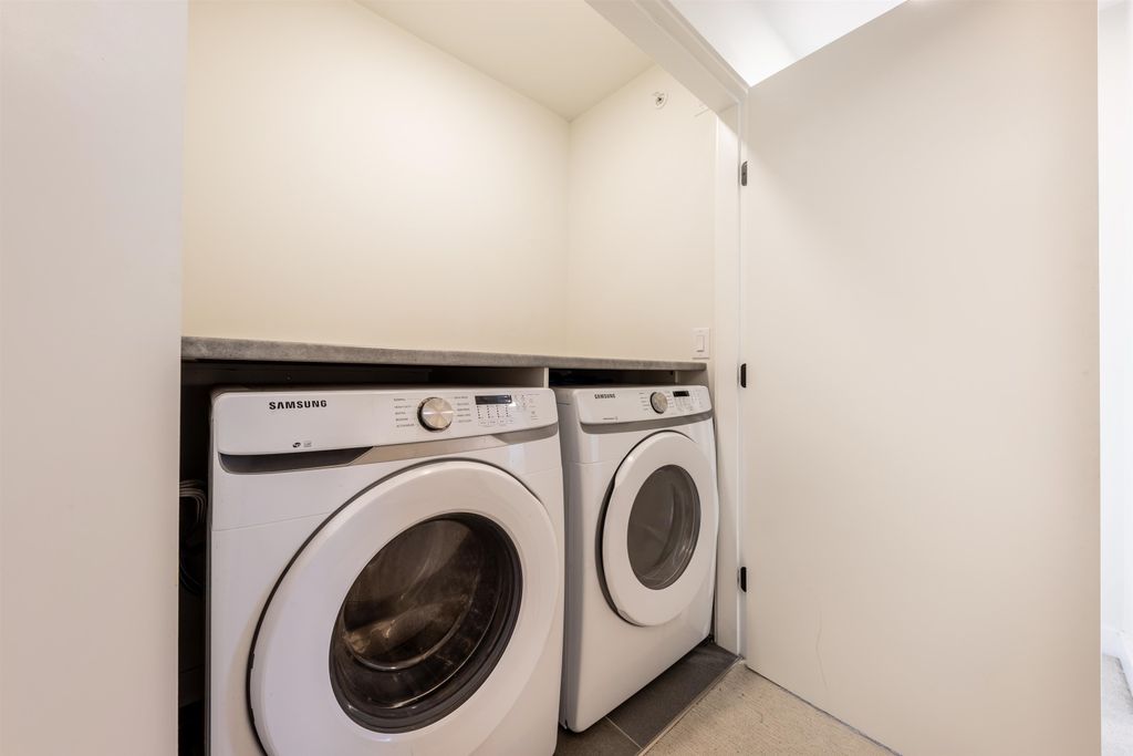 listing image 1100085509464758344
