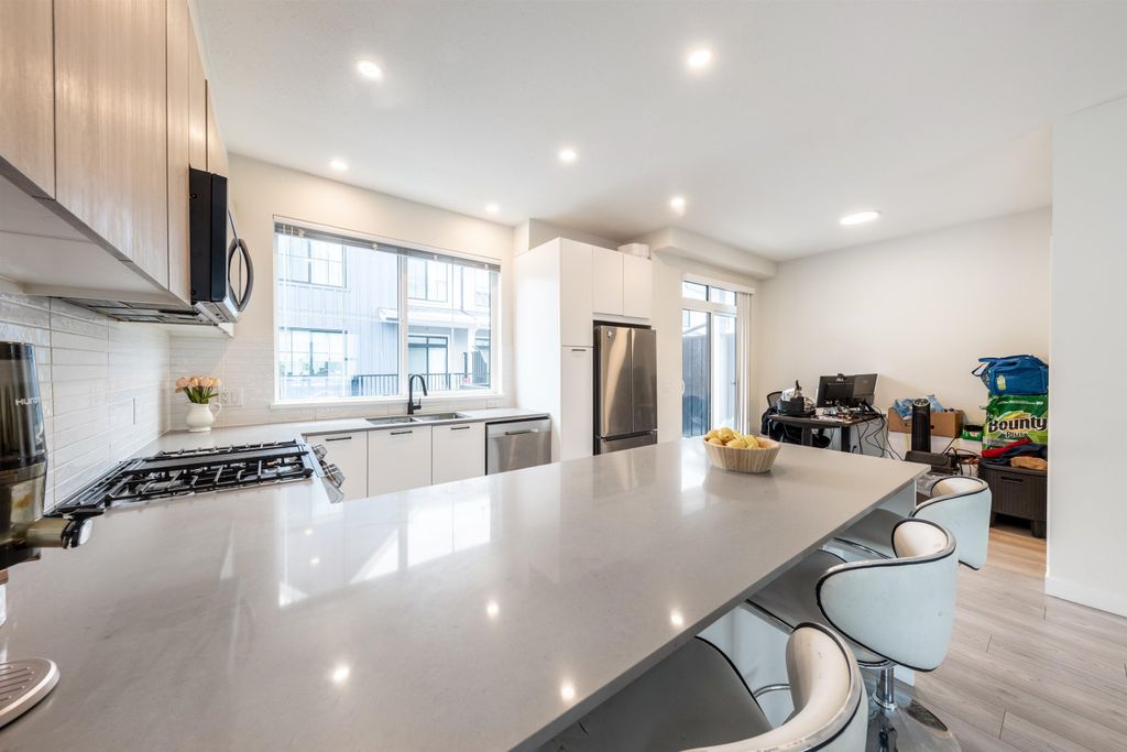 listing image 1102849227119647714