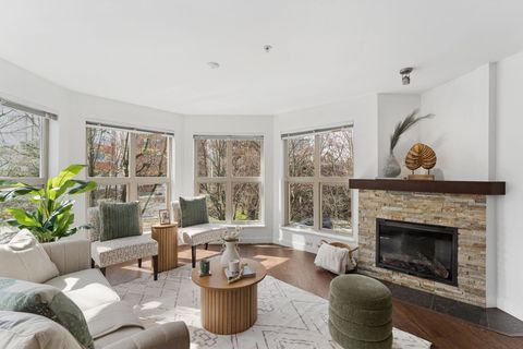 1468 St. Andrews Avenue 206 North Vancouver BC V7L 0A8