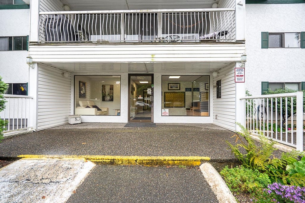 Photo of 33464 George Ferguson Way #303, Abbotsford, BC V2S 2L8 (MLS # R3170910)