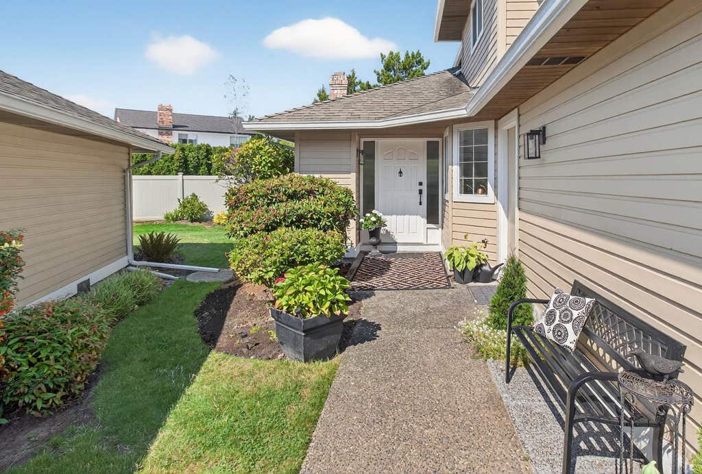 Photo of 15121 19 Avenue #116, Surrey, BC V4A 8J4 (MLS # R3131459)