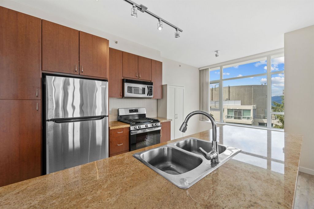 listing image 1104010754561693374