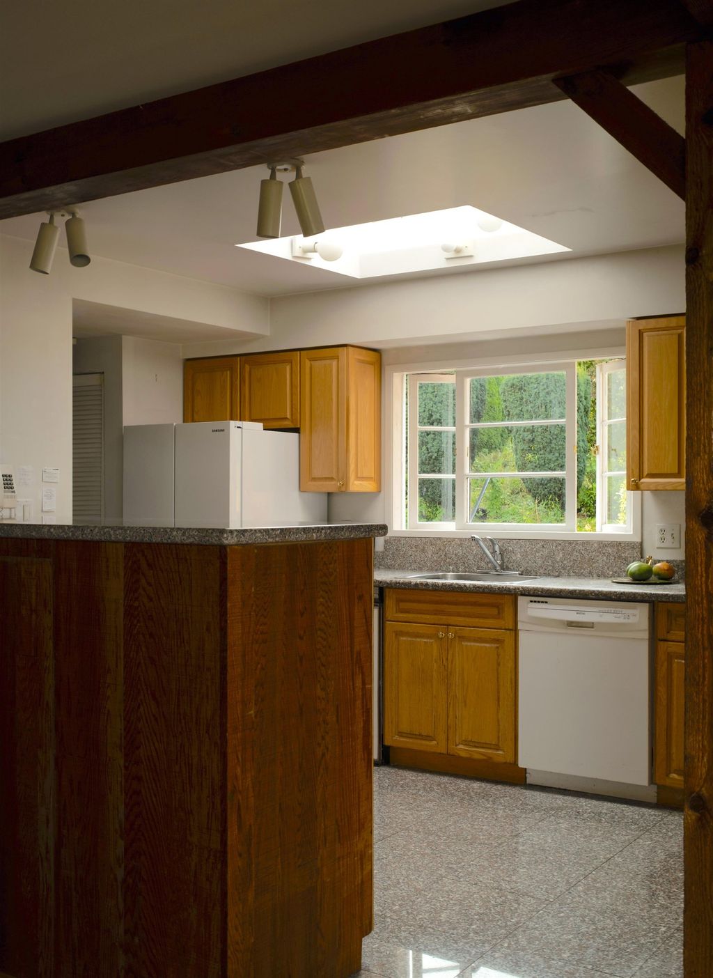 listing image 1102259802365568521
