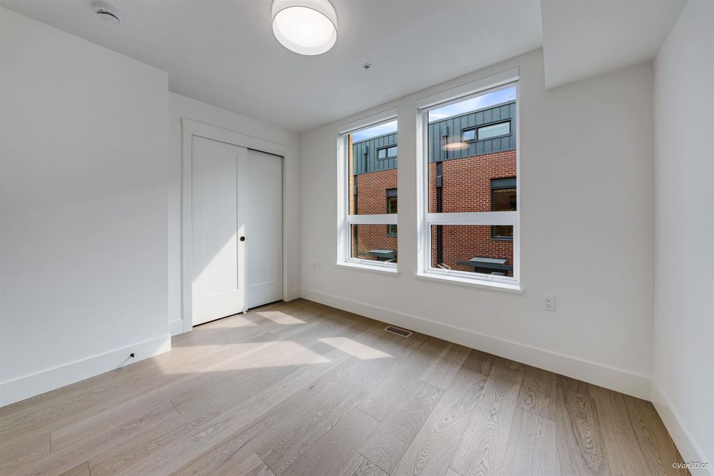 listing image 1107361774195854833