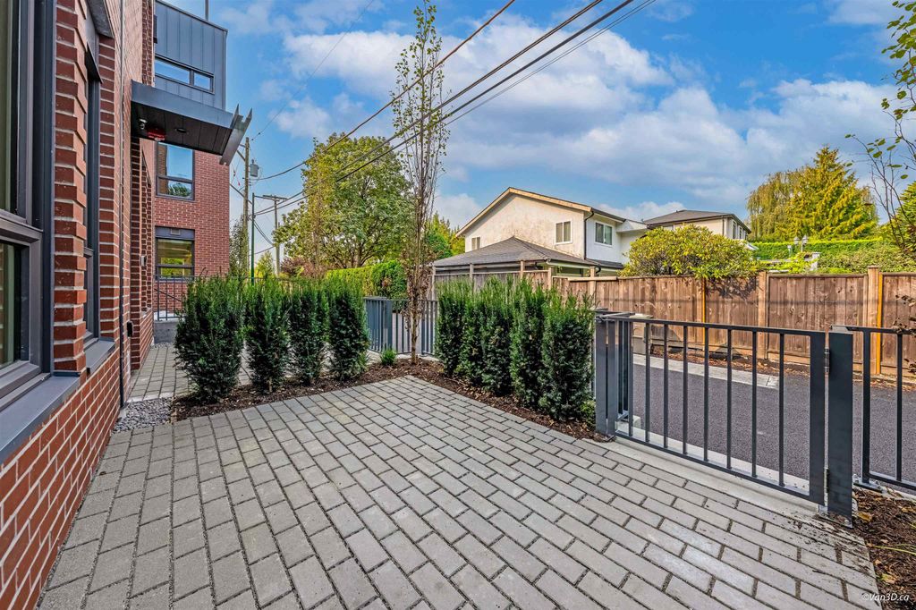 listing image 1108349849193822716
