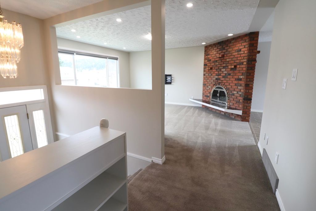 listing image 1105593275321834169