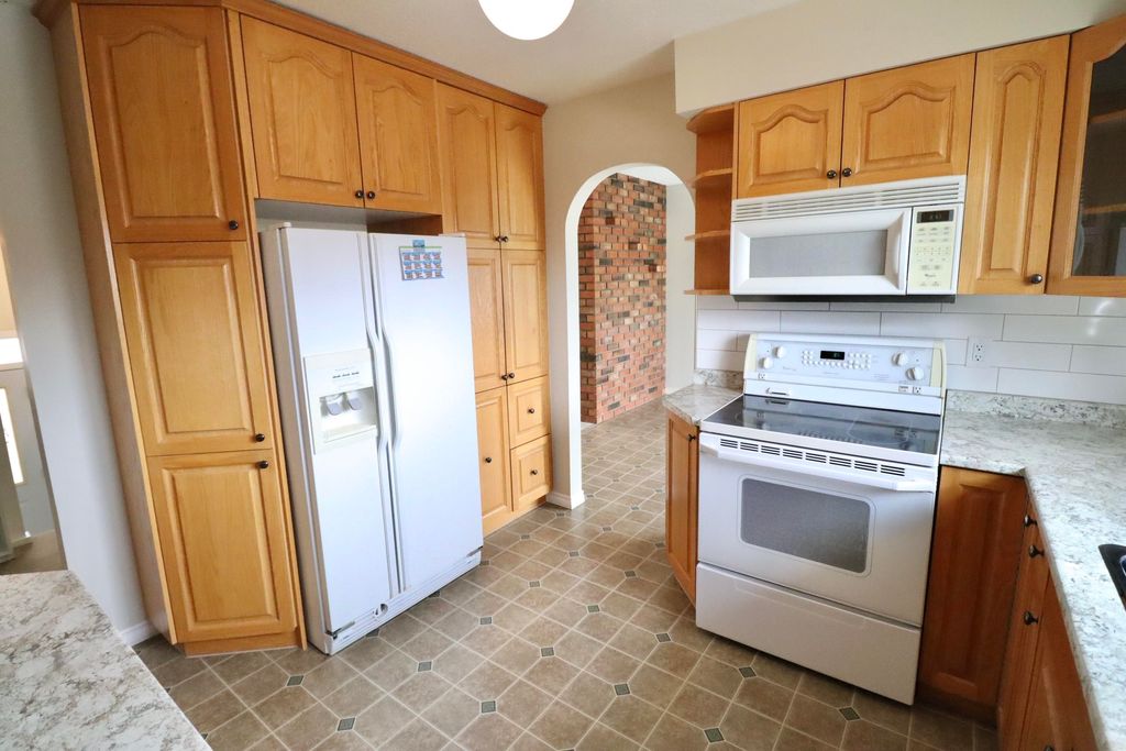 listing image 1105893078342573352