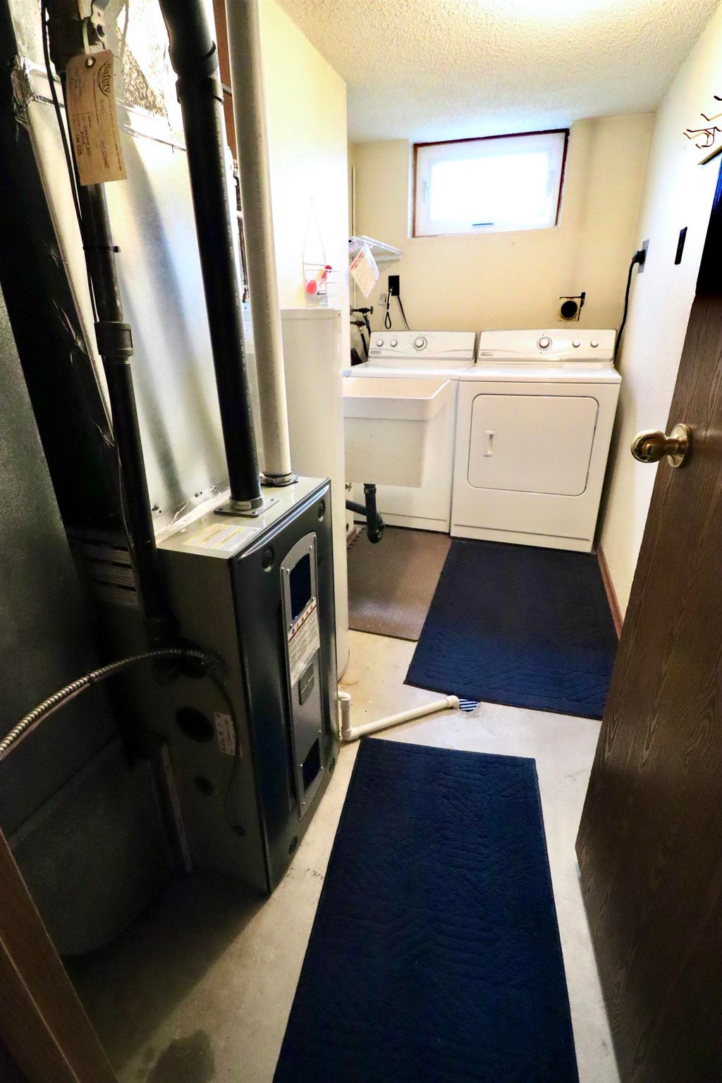 listing image 1104924245539344773