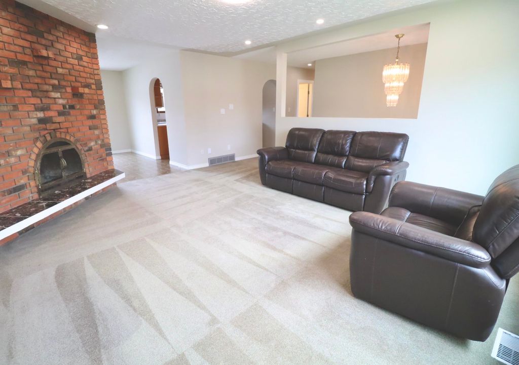 listing image 1102168481135792942