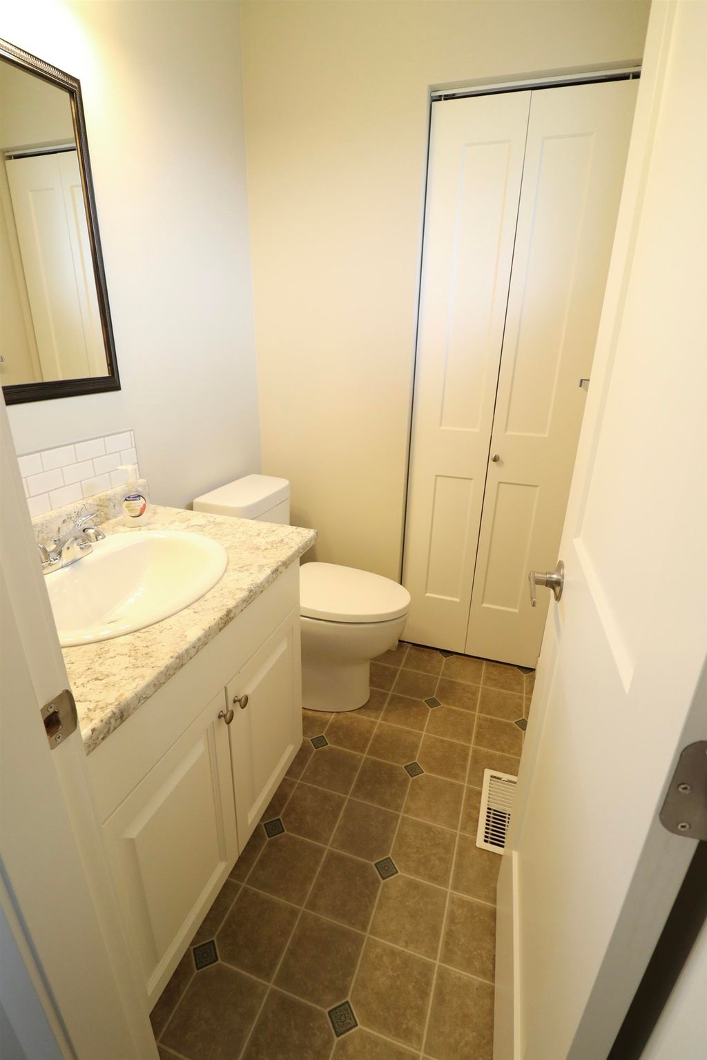 listing image 1104376592744640995