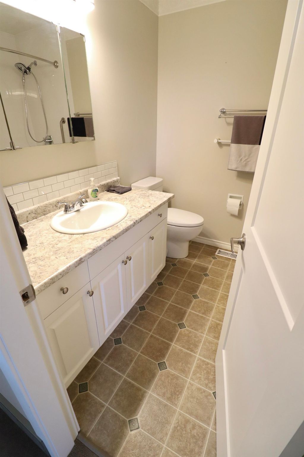 listing image 1101152604372105488