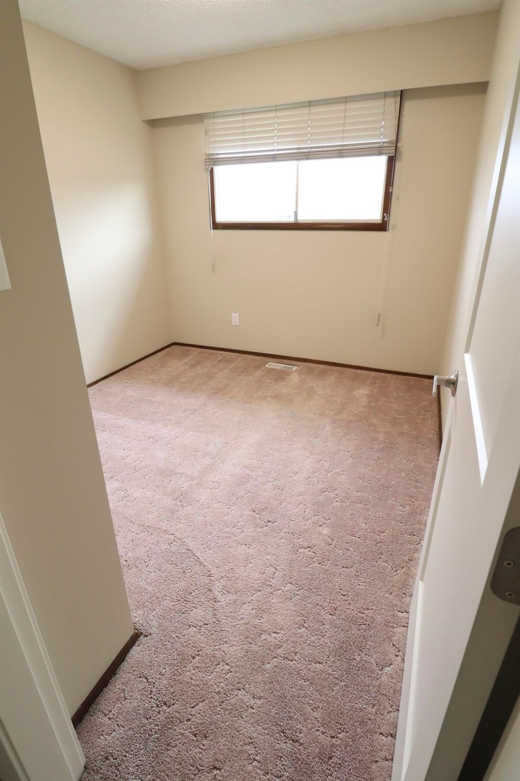 listing image 1106631296582116597