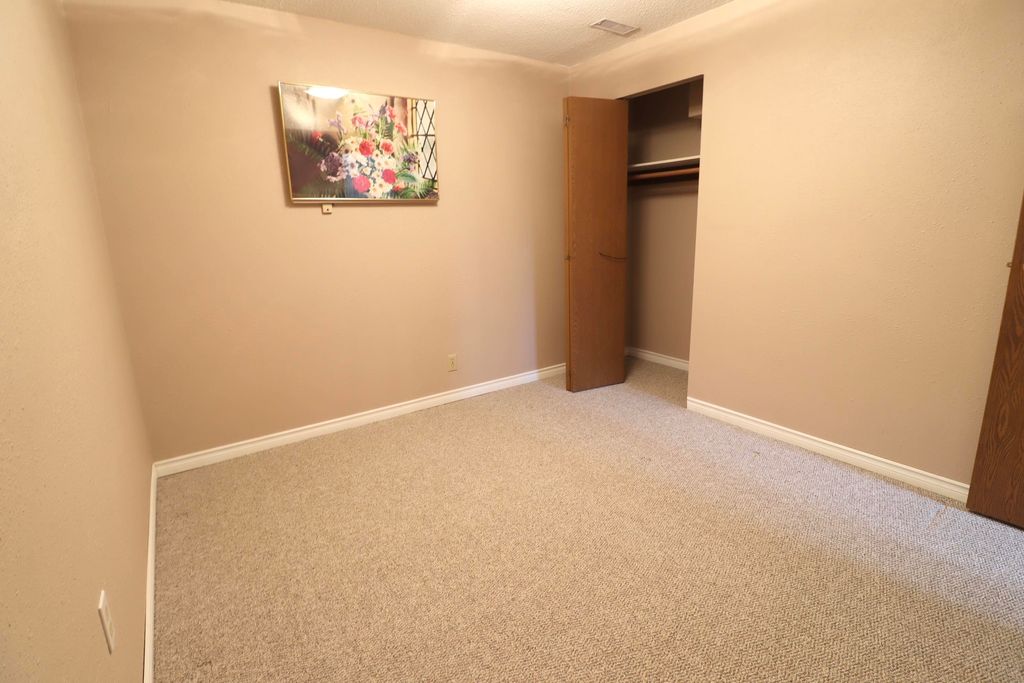 listing image 1101442943994081668