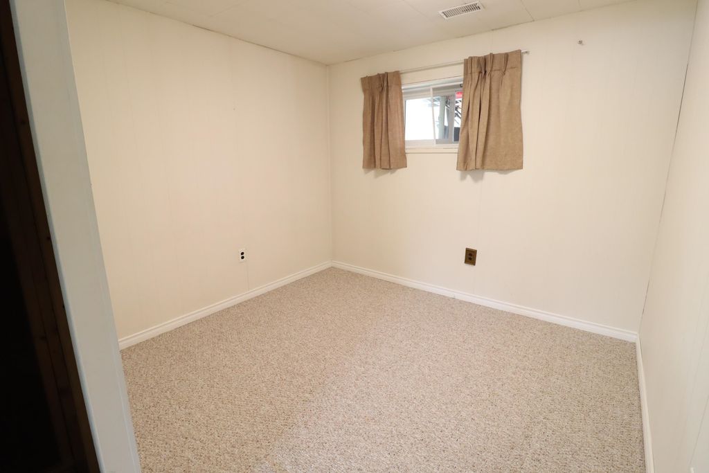 listing image 1102468460573827664