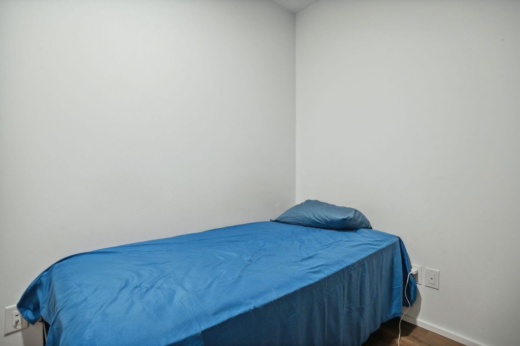listing image 1102278405811387622
