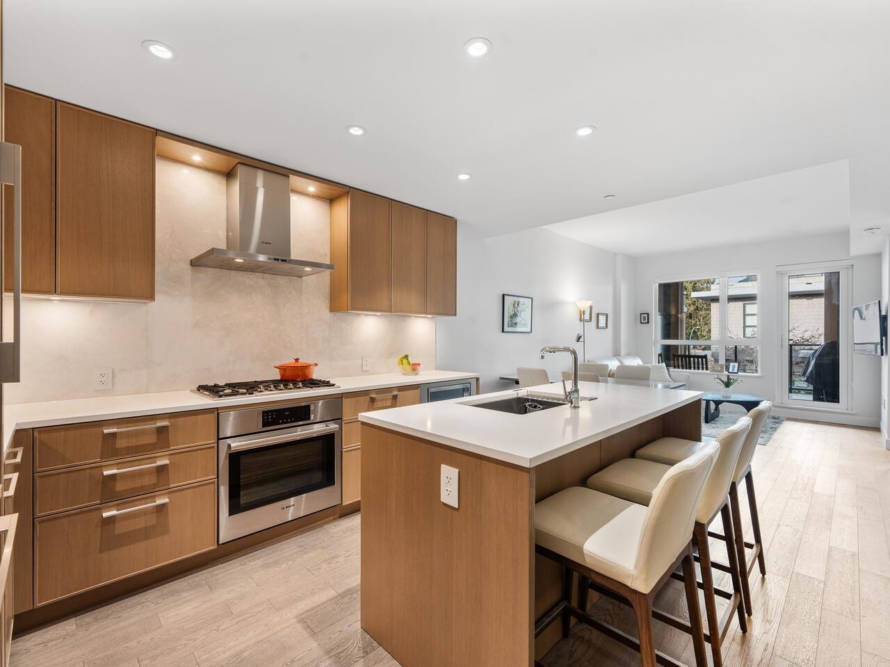 3220 Connaught Crescent 302