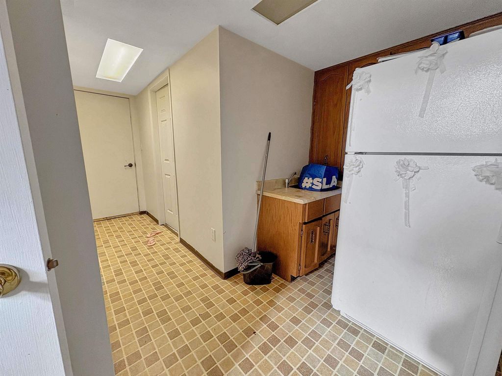 listing image 1108409176641899484