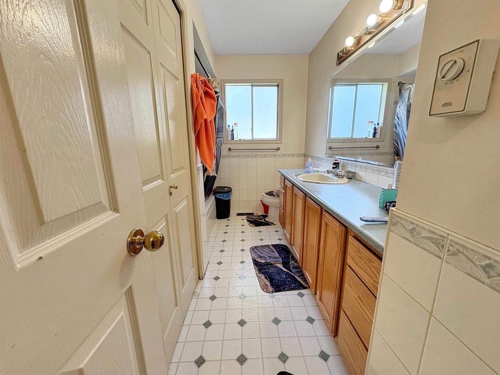 listing image 1109667287995602491
