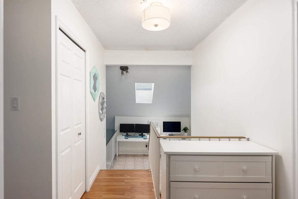 listing image 1102185016816759753