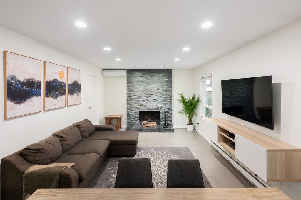 listing image 1109712218133992196