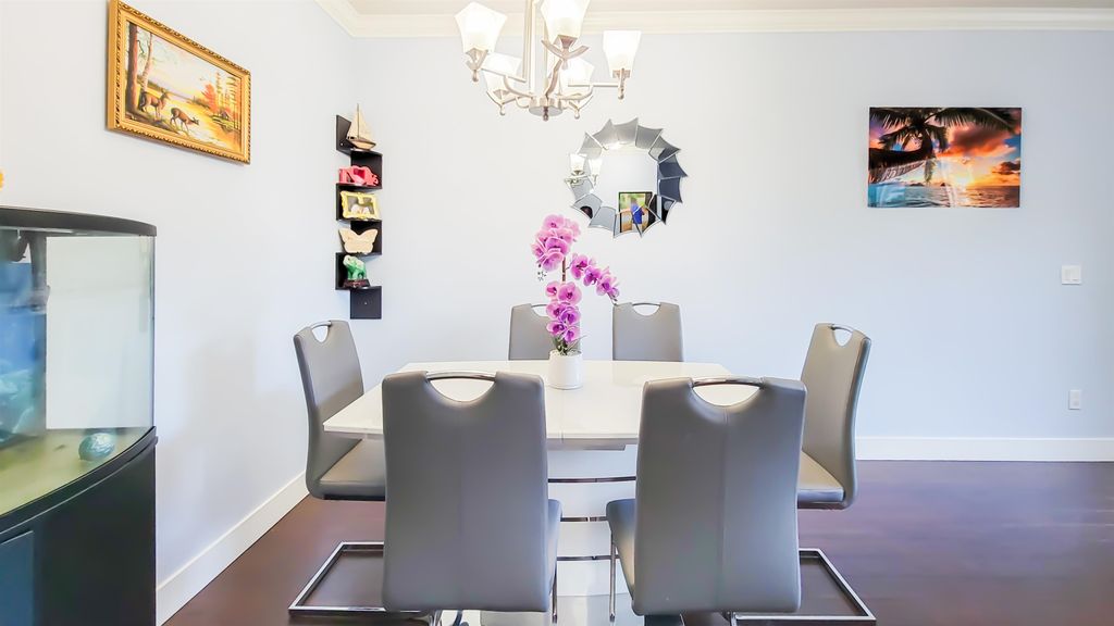 listing image 1102549785478279908