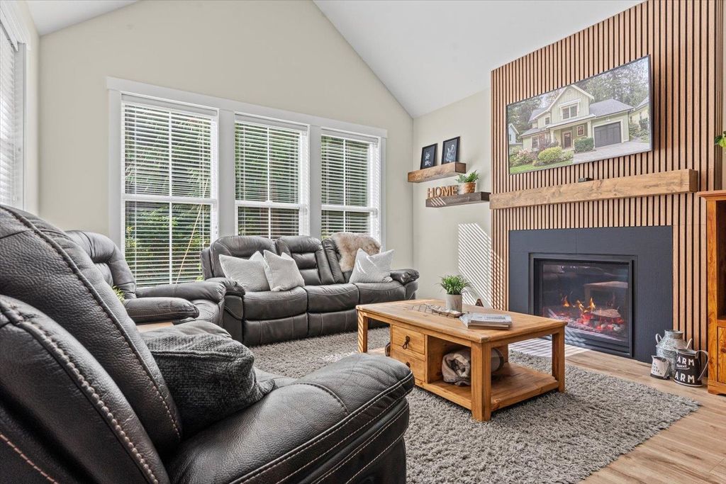 listing image 1109849594544402052