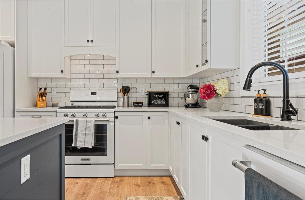 listing image 1108898617435657899