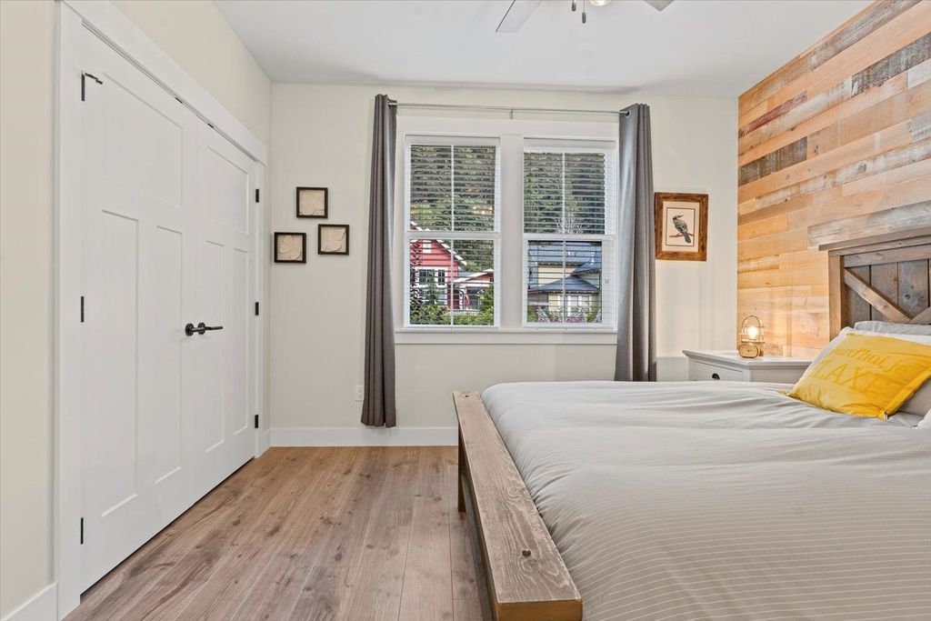 listing image 1102735971603652227