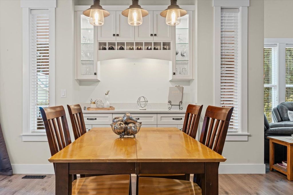 listing image 1101962725830045601