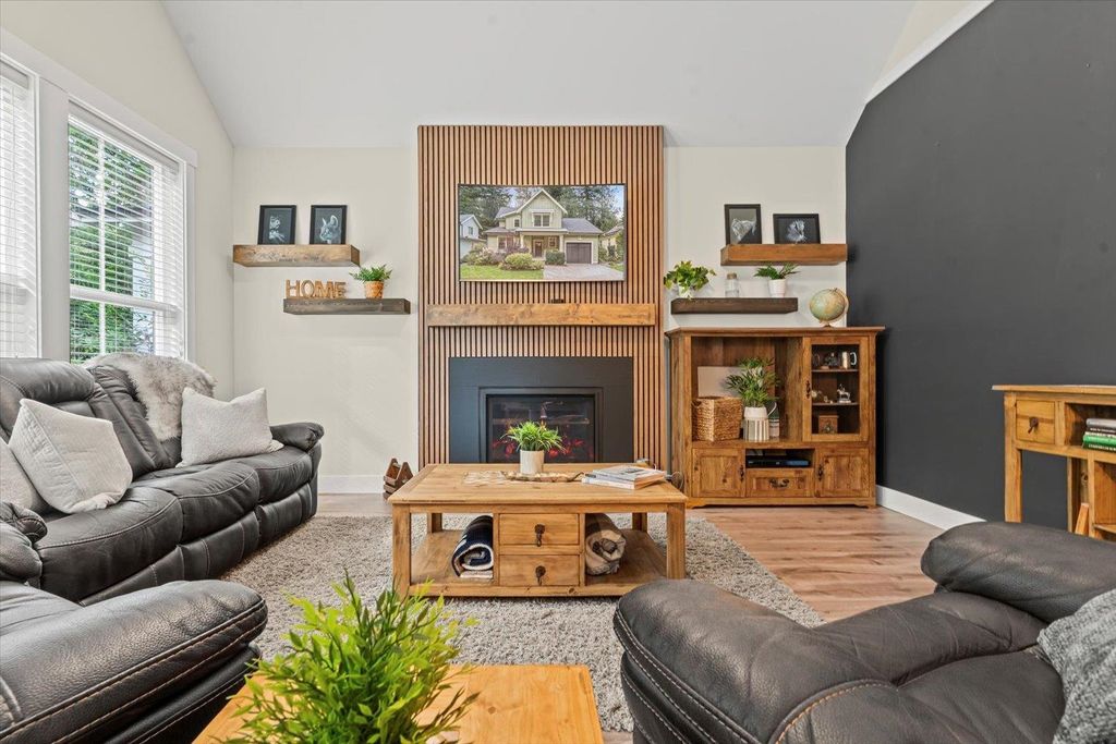 listing image 1101860734428917878