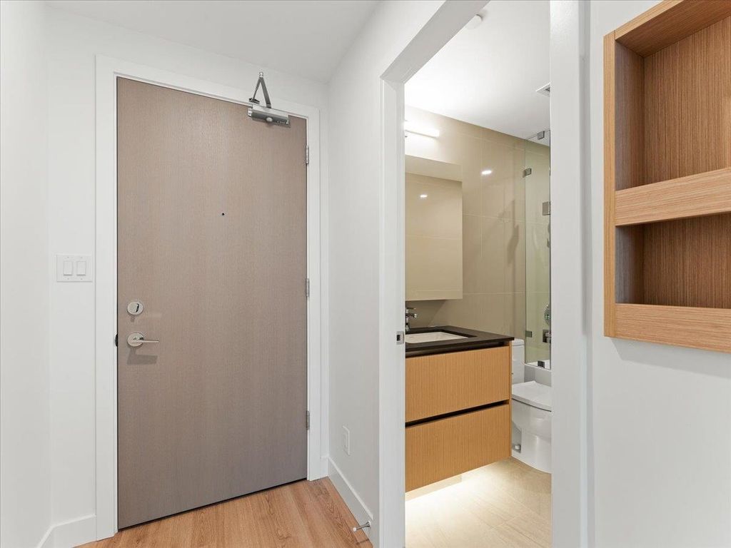 listing image 1104240786459333721