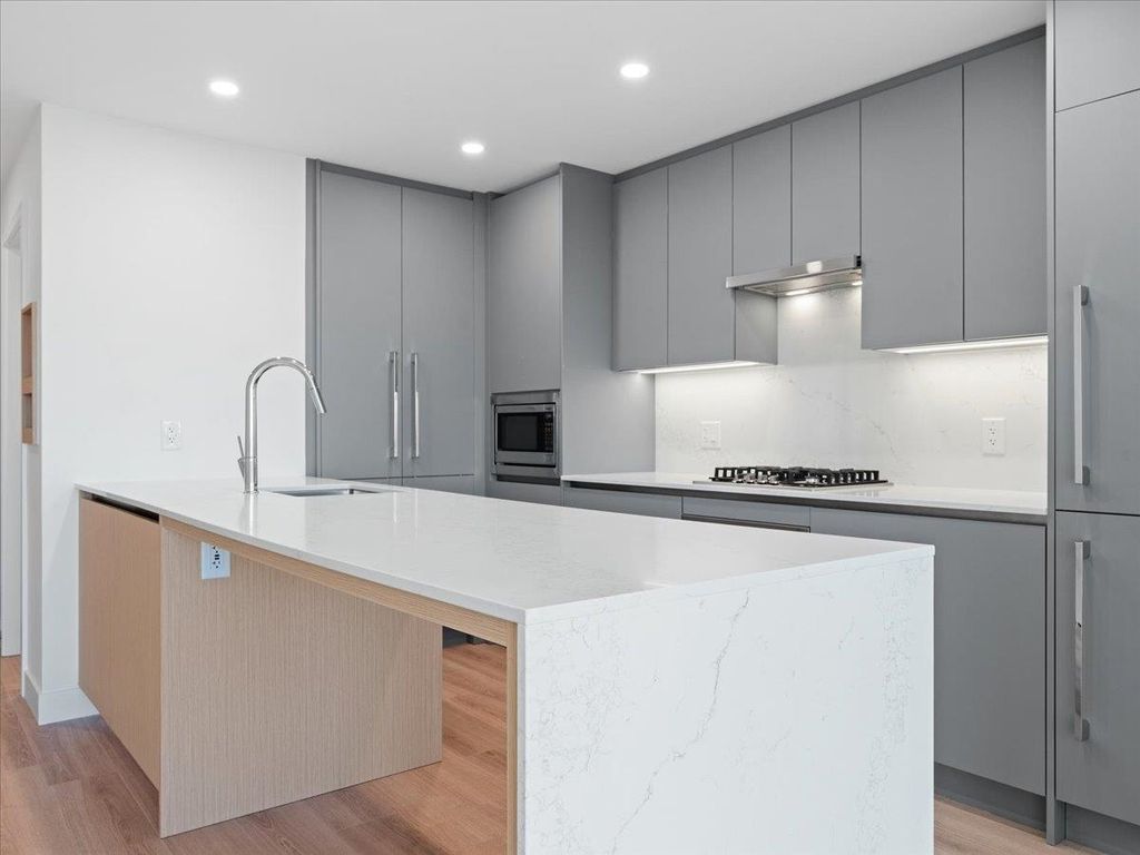 listing image 1102843787006654940