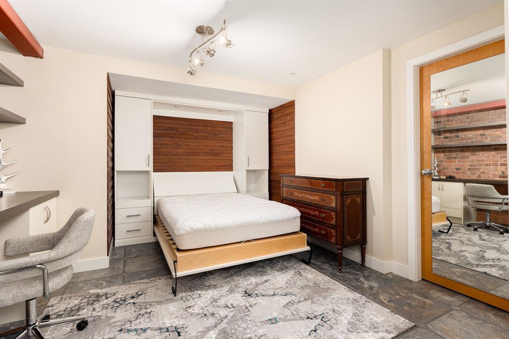 listing image 1109734301853854811