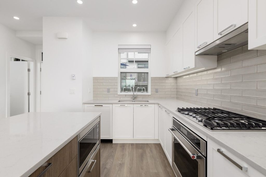 listing image 1103132191044864131