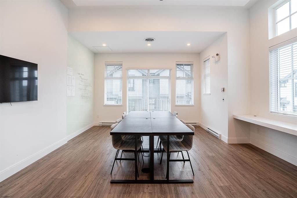 listing image 1103498742433260481