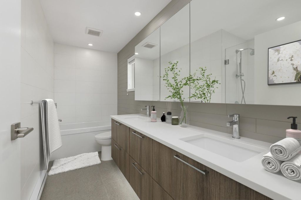 listing image 1104064340719123840