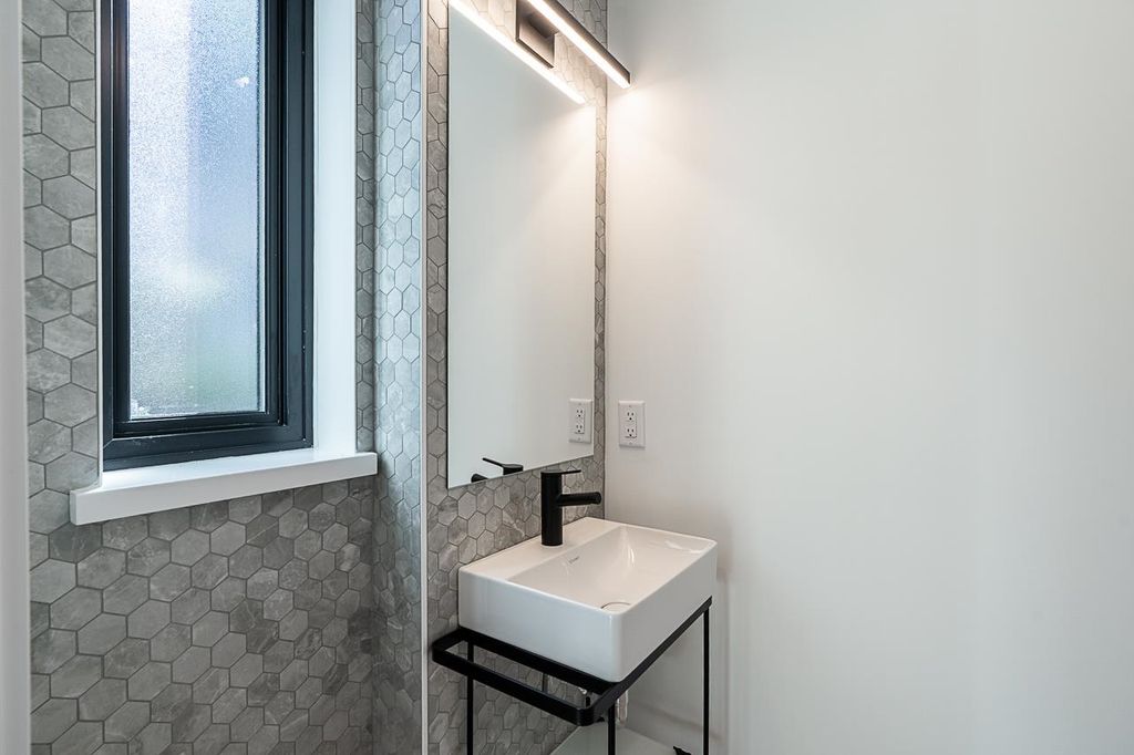 listing image 1105458742013357216