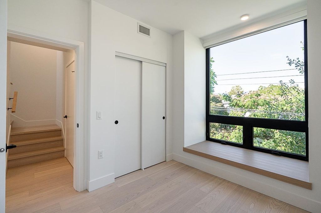 listing image 1100840661982666808