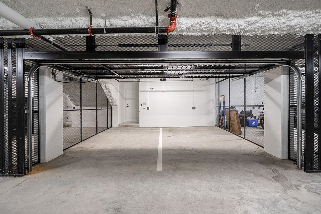 listing image 1101559500982704130