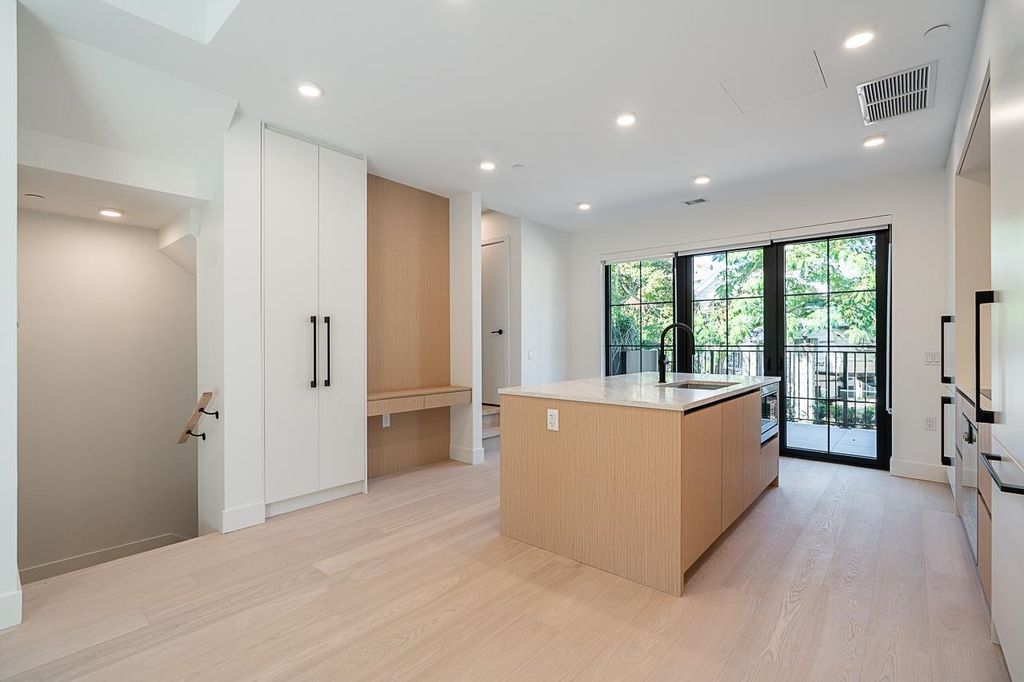 listing image 1107443108802377422