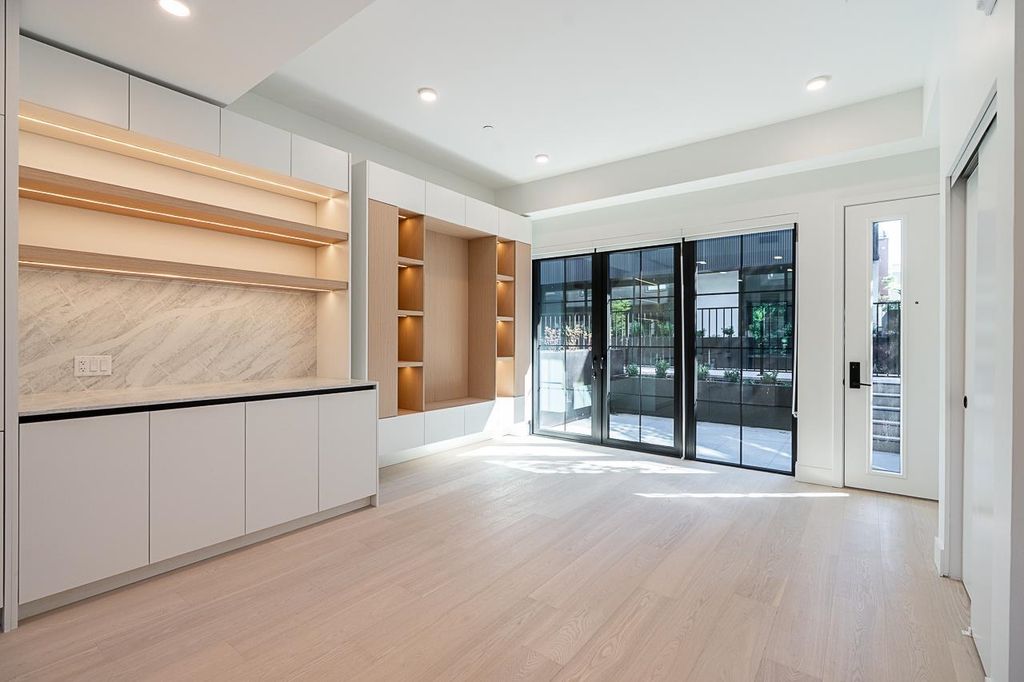 listing image 1104350868080559787