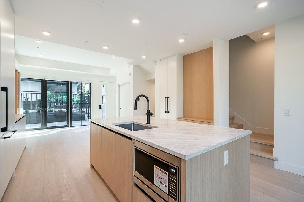 listing image 1100947639787584067