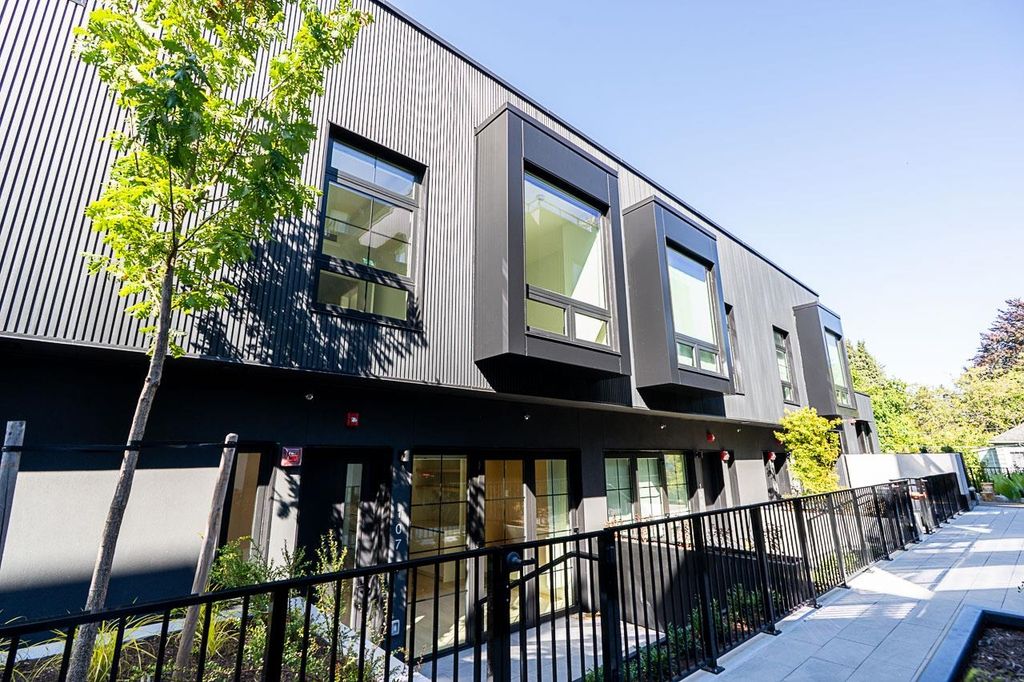 listing image 1107896787661440061