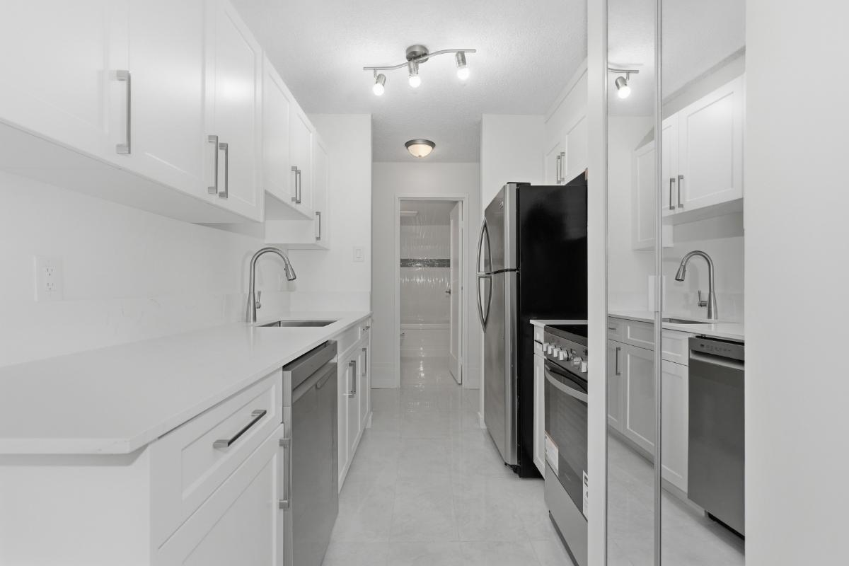 2012 Fullerton Avenue 706